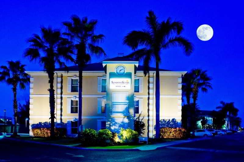 Sunshine Suites Resort West Bay Kültér fotó