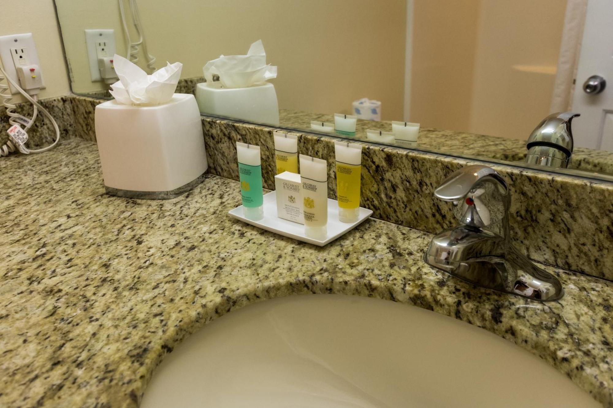 Sunshine Suites Resort West Bay Kültér fotó